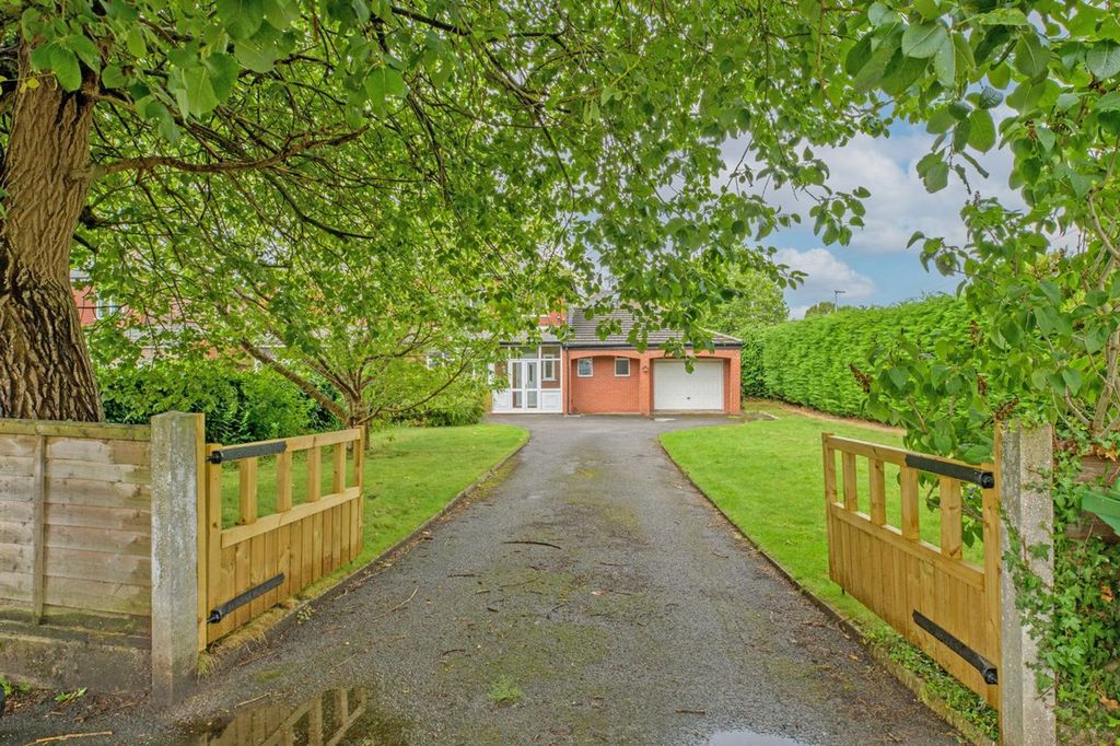 Property photo 3 of 18 Driveway Enterance