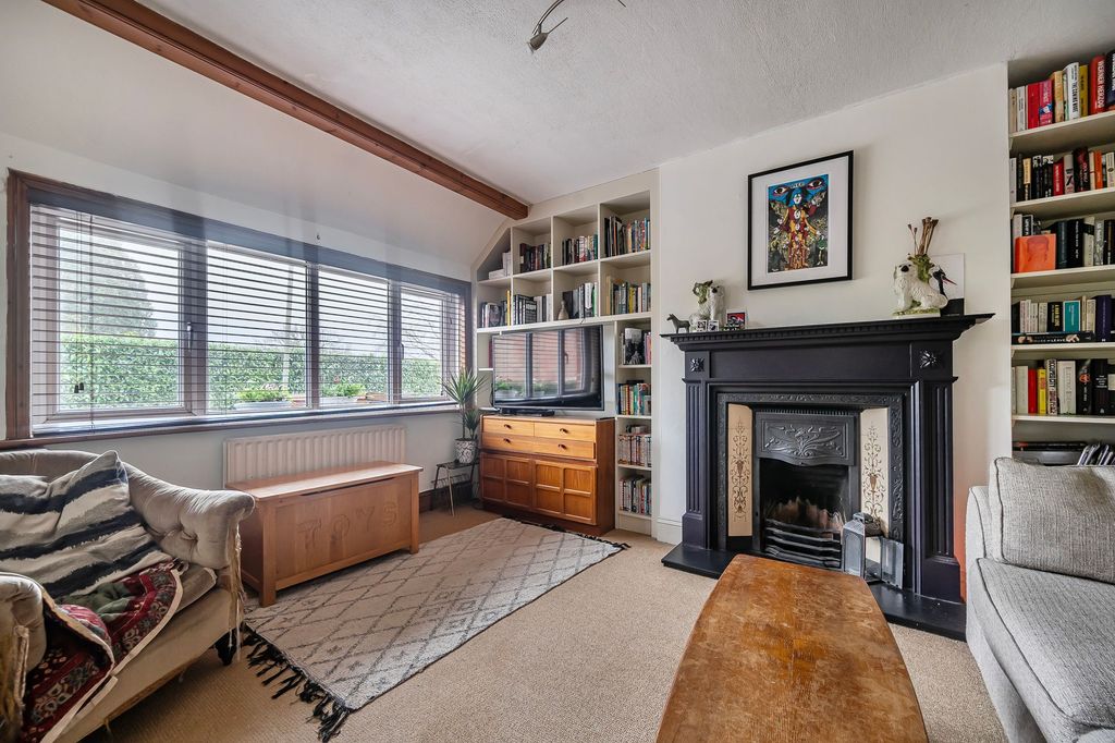 Property photo 1 of 17 Living Room