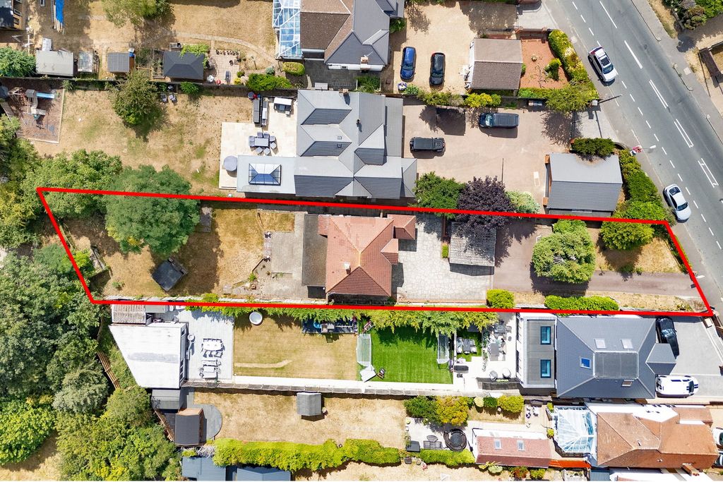 Property photo 2 of 32