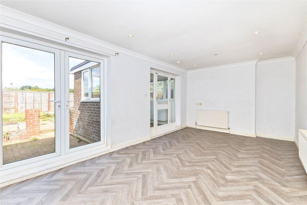 Property photo 2 of 19 Picture No. 27