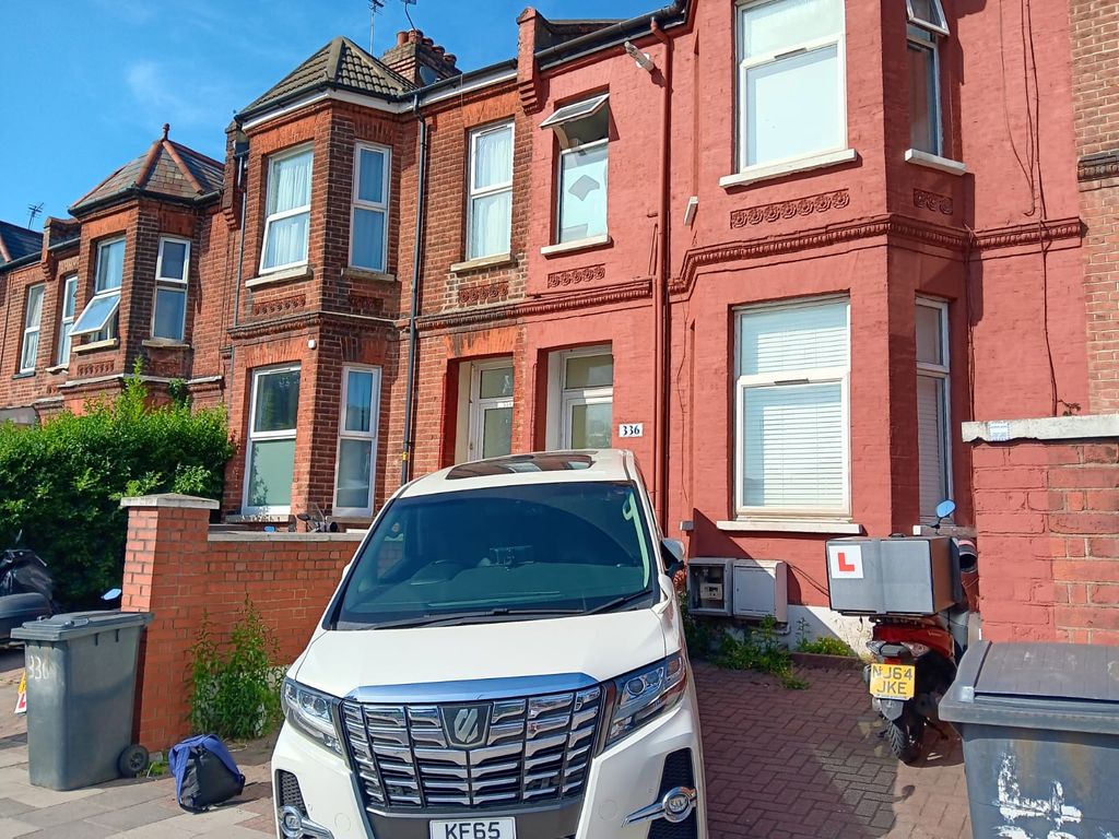 Property photo 1 of 13 Spacious Room To Rent €“ West Hendon Broadway, Nw9