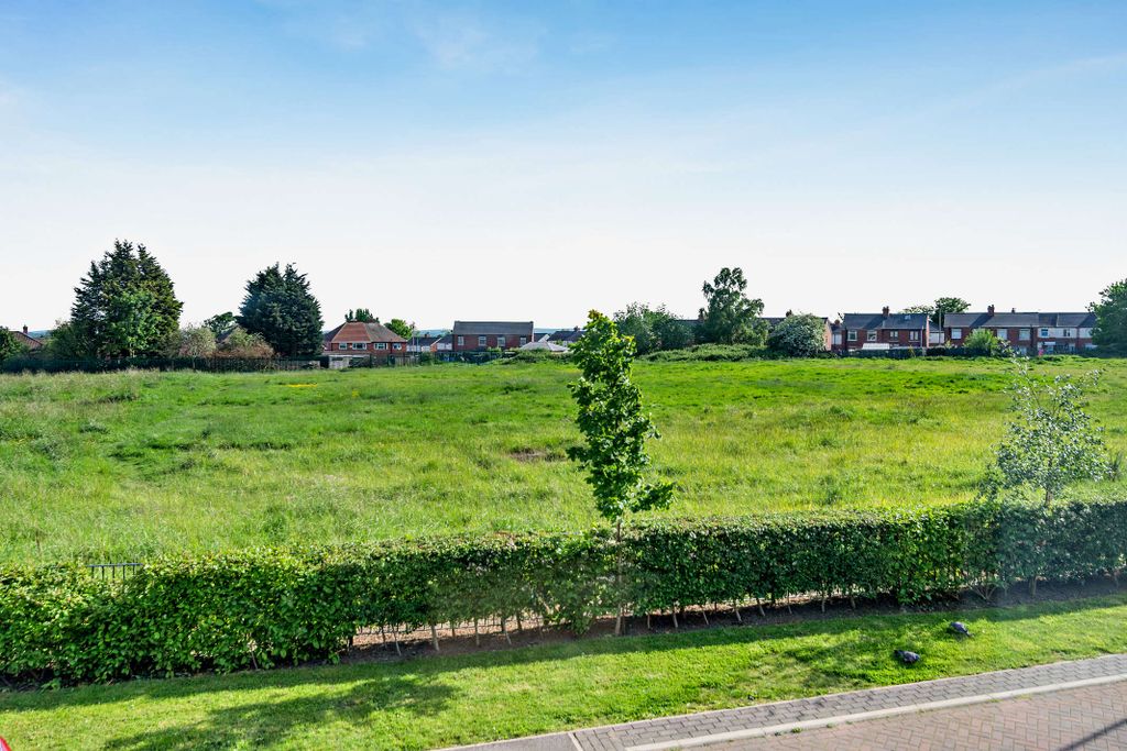Property photo 2 of 15 The Green