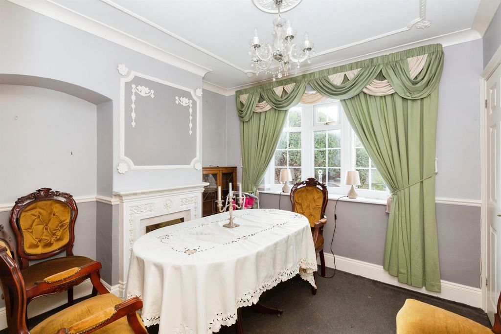 Property photo 2 of 22