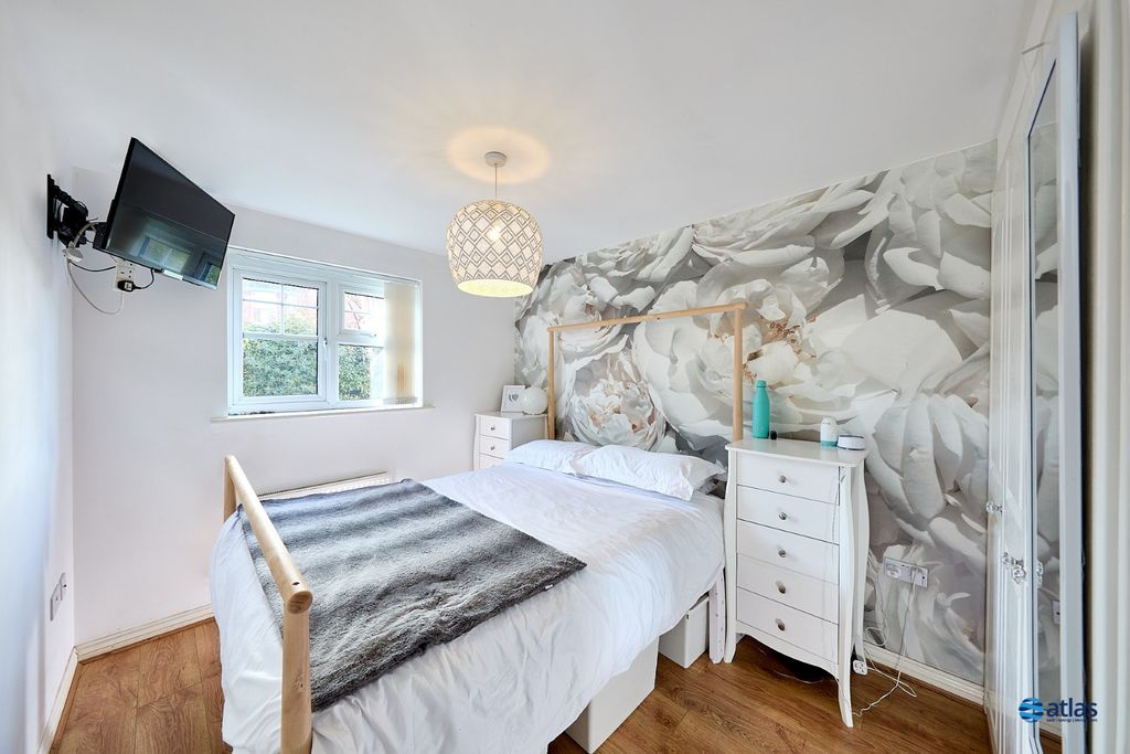 Property photo 3 of 17 Bedroom