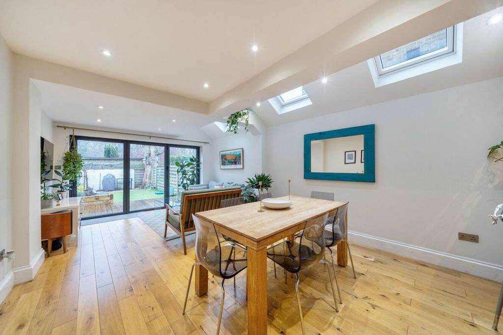 Property photo 2 of 18 Picture No. 16