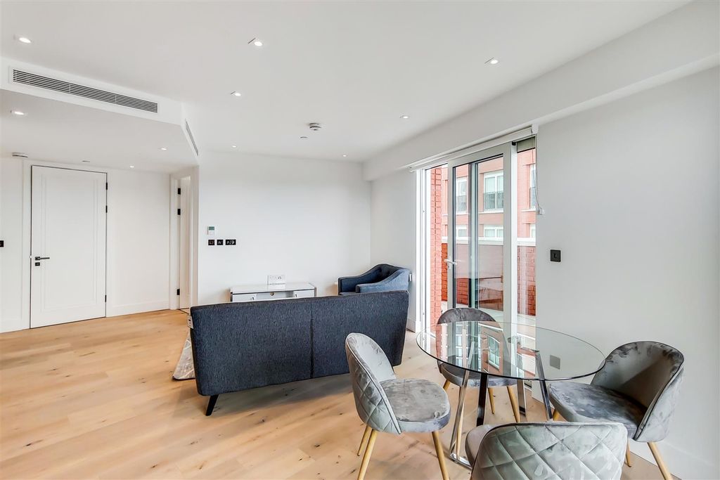 Property photo 3 of 18