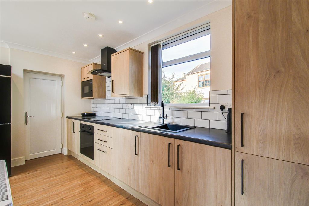 Property photo 3 of 11 Kitchen/Diner