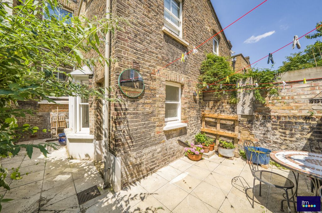 Property photo 3 of 11