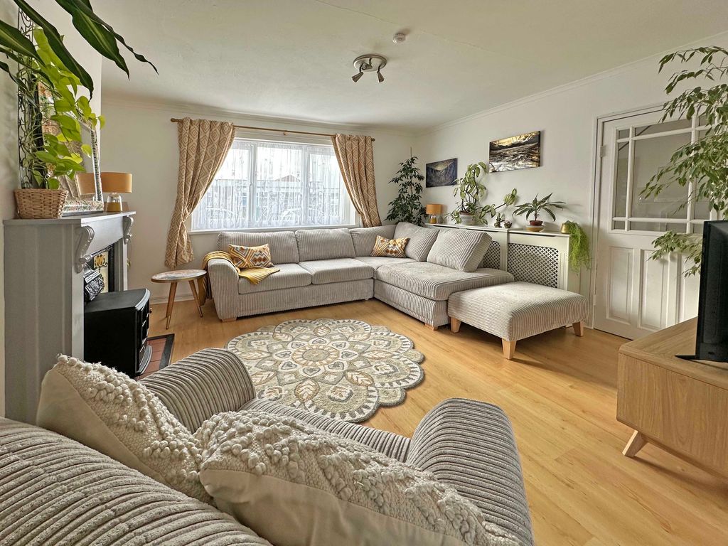 Property photo 3 of 23