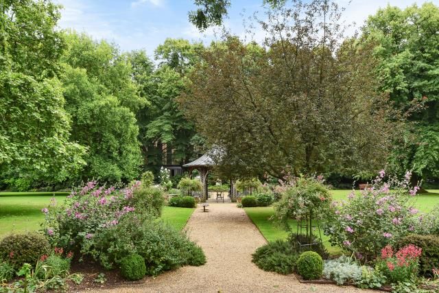 Property photo 3 of 7 Royal Crescent Commu