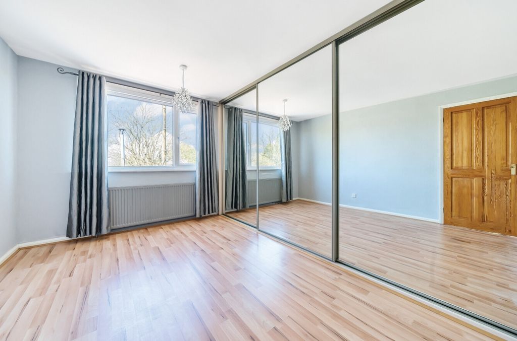 Property photo 2 of 16 Bedroom 1