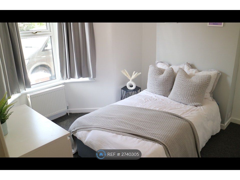 Property photo 1 of 8 Available Room