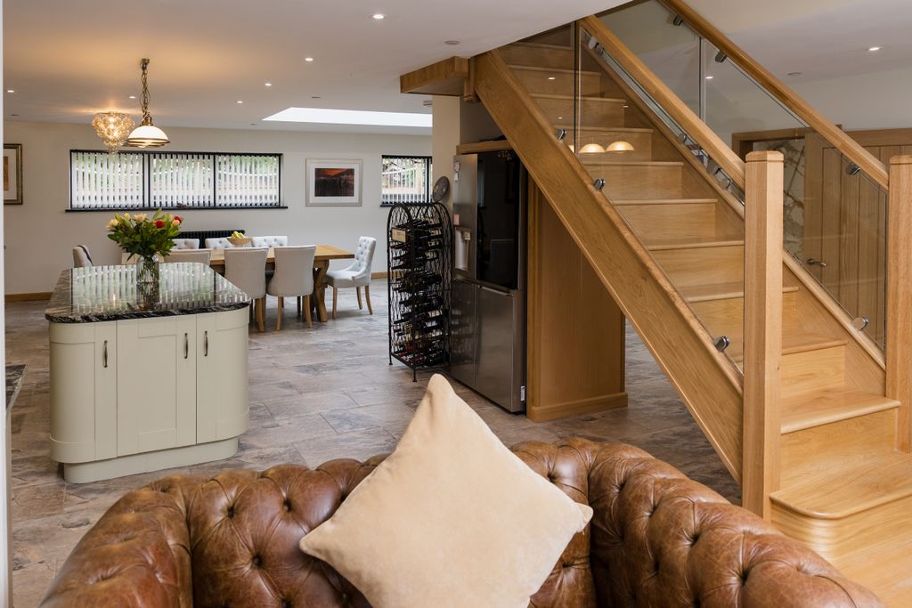 Property photo 2 of 59 2025-08-07 Walker &amp; Lewis-Cefn-7