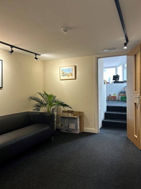 Property photo 3 of 7 Photo 6