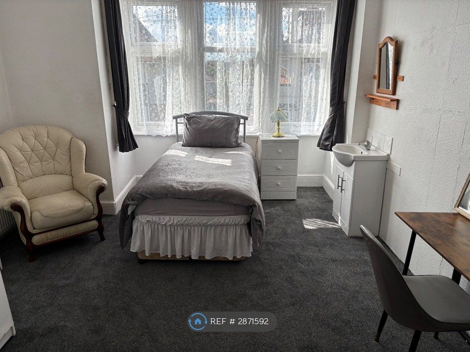 Property photo 3 of 6