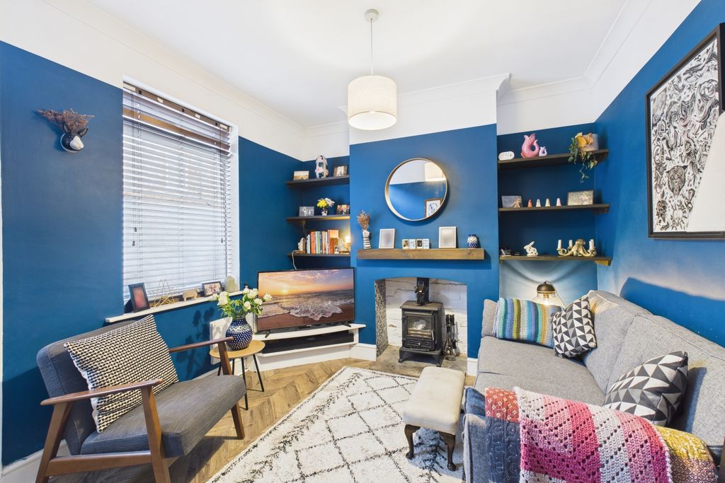 Property photo 1 of 13 Living Room