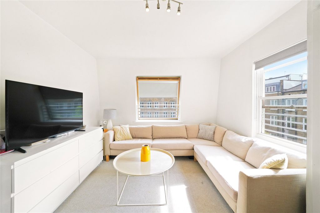 Property photo 3 of 11 Reception