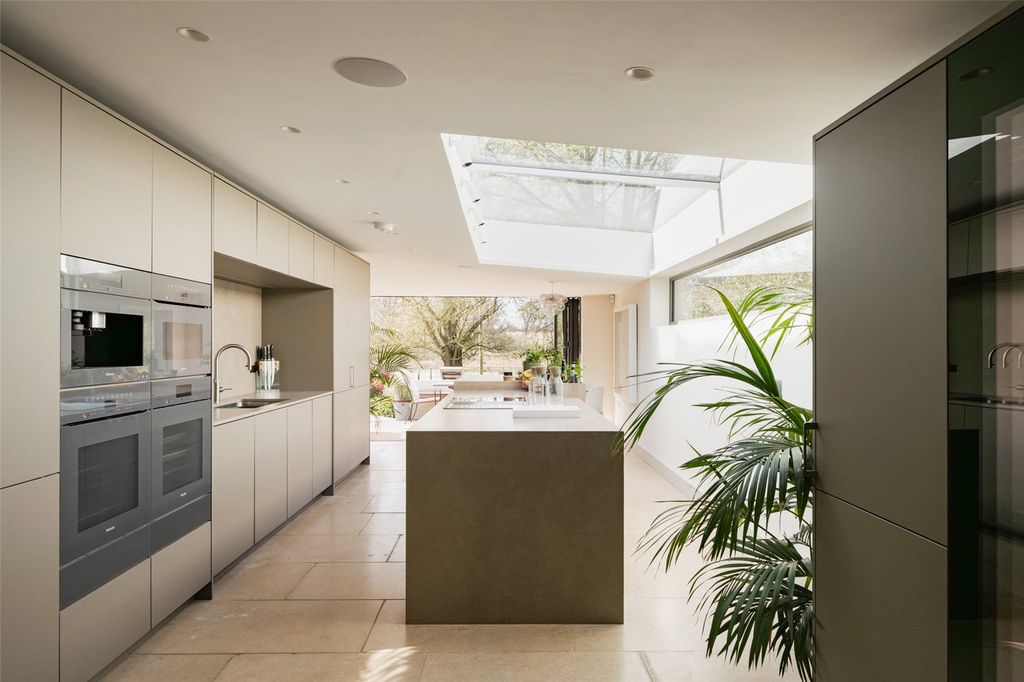 Property photo 3 of 32 Kitchen