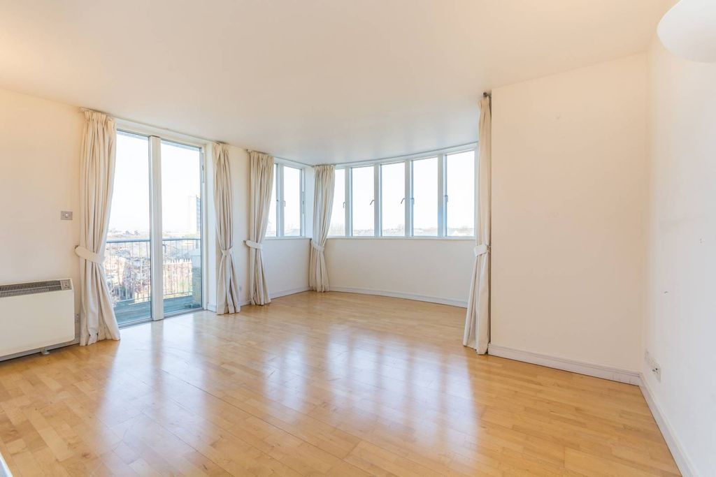 Property photo 2 of 11
