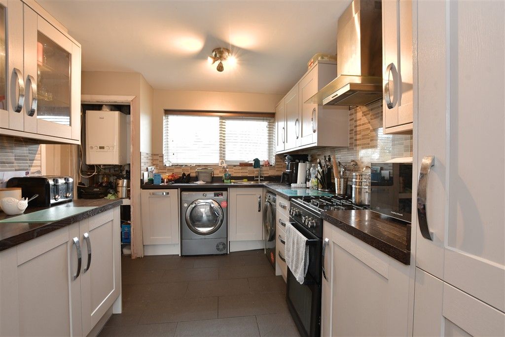 Property photo 3 of 9 Kitchen/ Dining Room