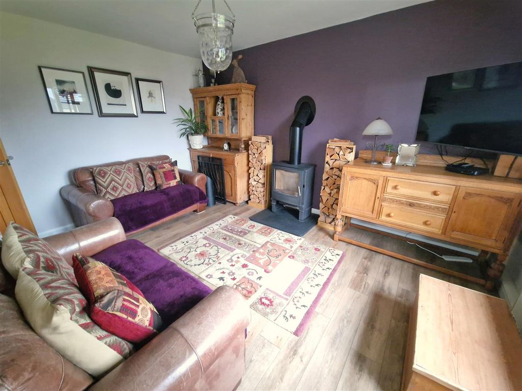 Property photo 2 of 19 Lounge.Jpg