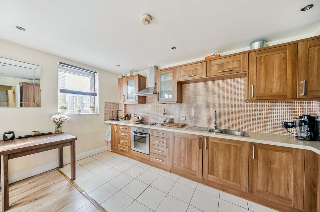 Property photo 3 of 11 1354087-11-68c43F...