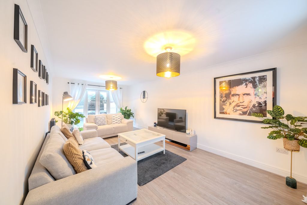 Property photo 3 of 42