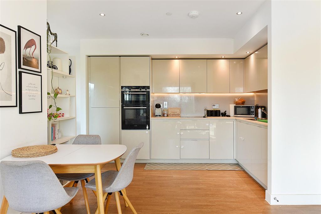 Property photo 2 of 6 6 Kennington Court (3).Jpg