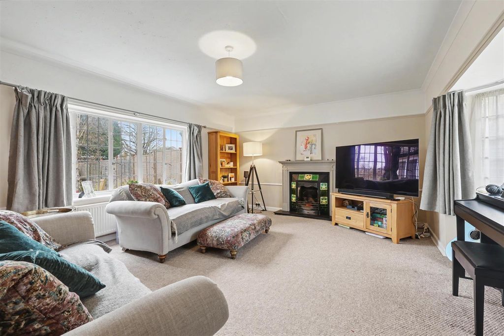 Property photo 2 of 19 Lounge.Jpg