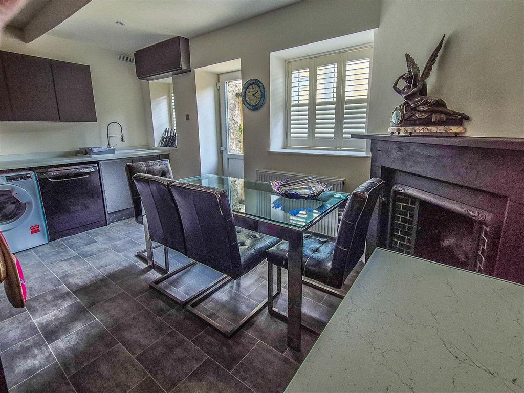 Property photo 3 of 16 Kitchen/Dining Room