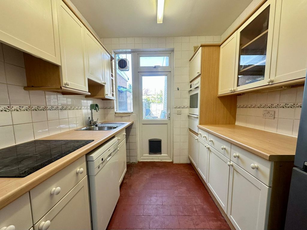 Property photo 3 of 12 Kitchen