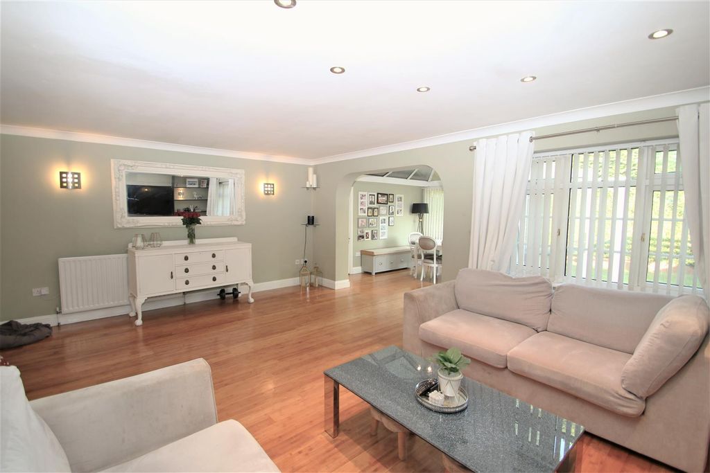 Property photo 2 of 20