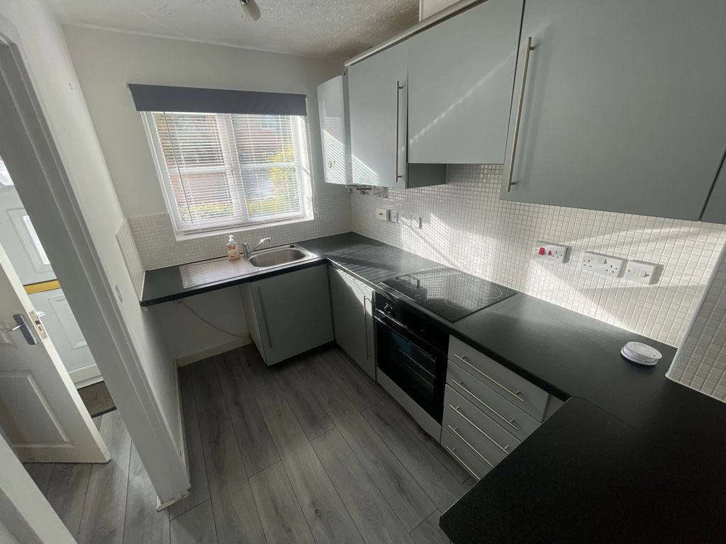 Property photo 2 of 8 3 Oak 2.Jpeg