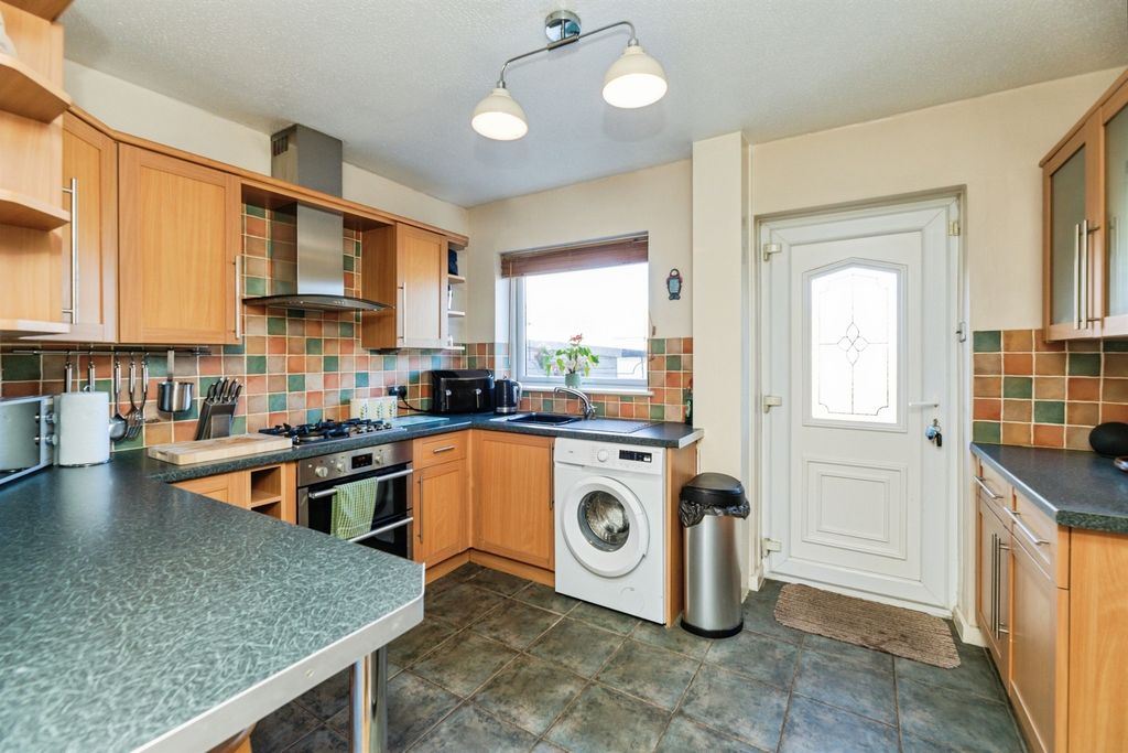 Property photo 2 of 21