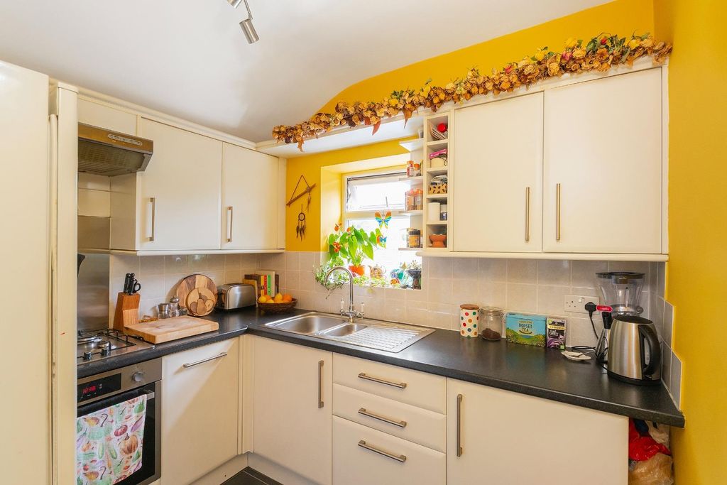 Property photo 3 of 29 7F0Bren - Kitchen C.Jpg