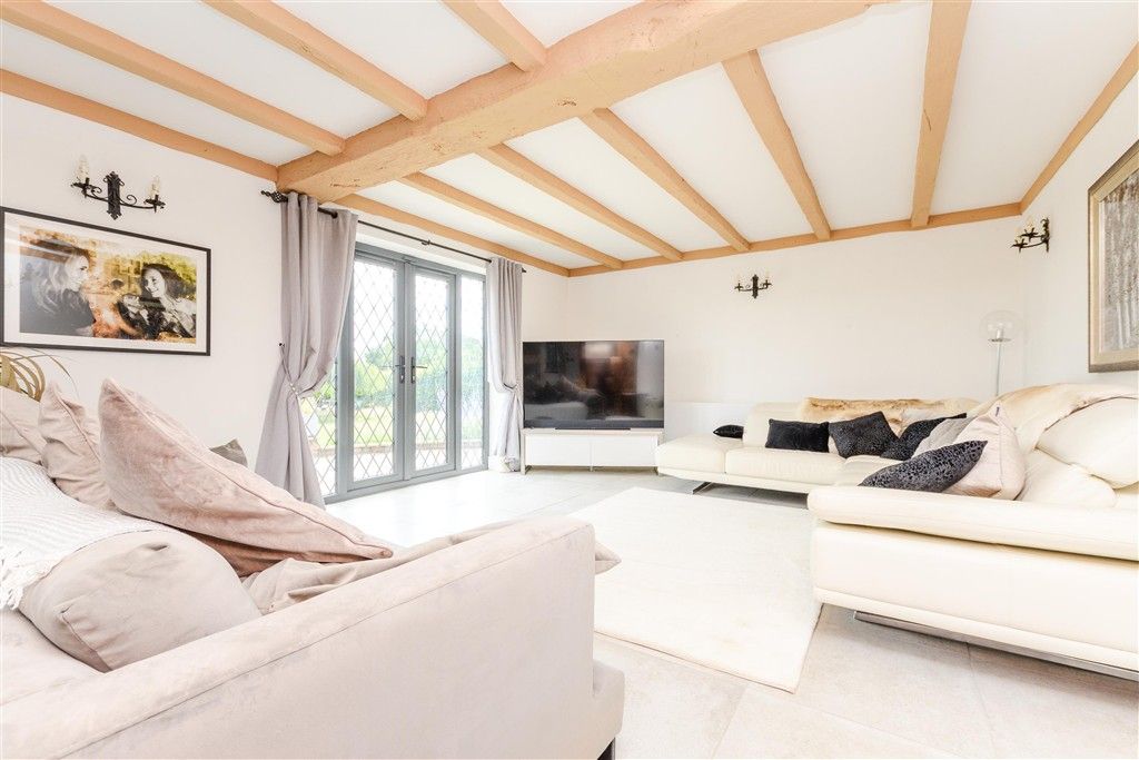 Property photo 2 of 14 Lounge