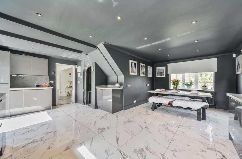 Property photo 2 of 30 Afaf1490-d1E8-4368-A141-2410Dfbf08c0.Jpg