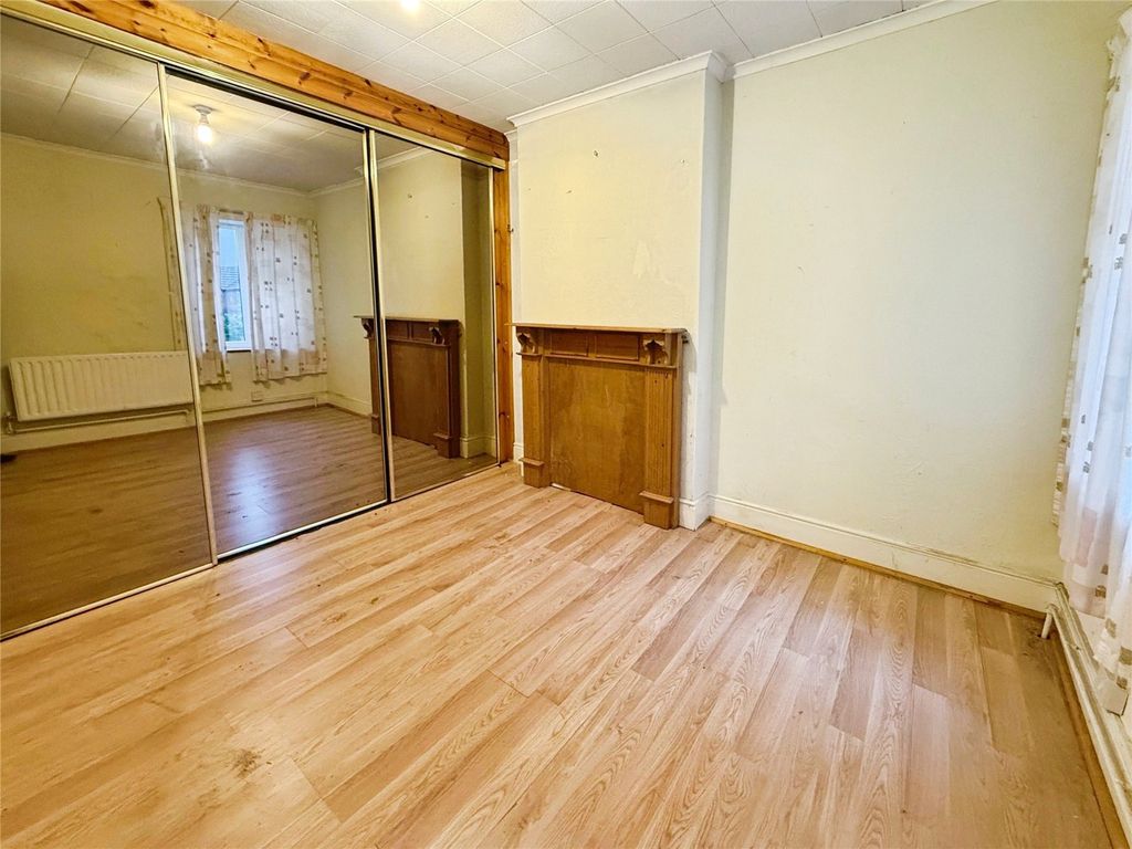 Property photo 2 of 17 Bedroom 1