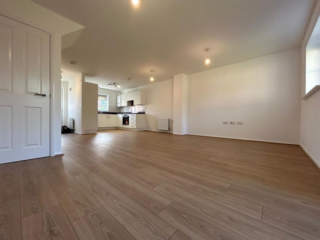 Property photo 3 of 9 Living.Jpg
