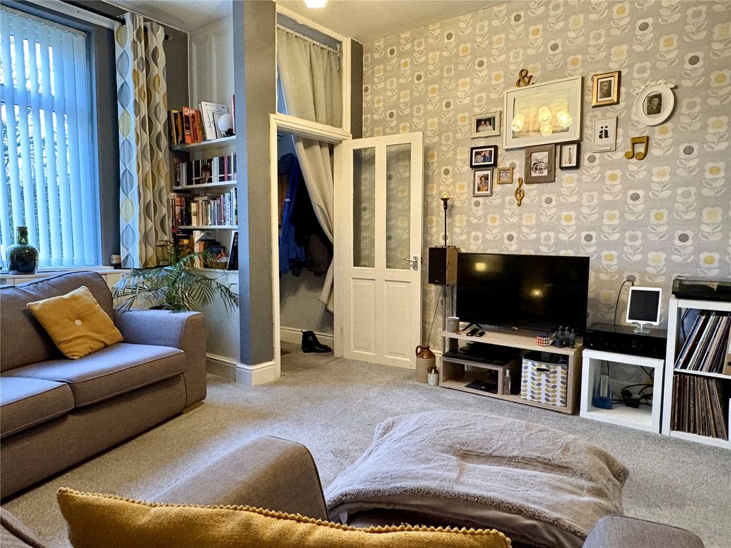 Property photo 2 of 14 Lounge