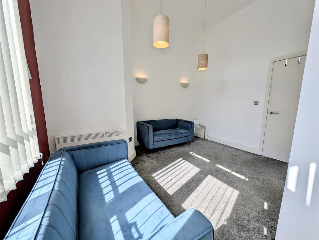 Property photo 2 of 16 854Bcef8-F118-457E-A37B-d6B87771c34c.Jpg