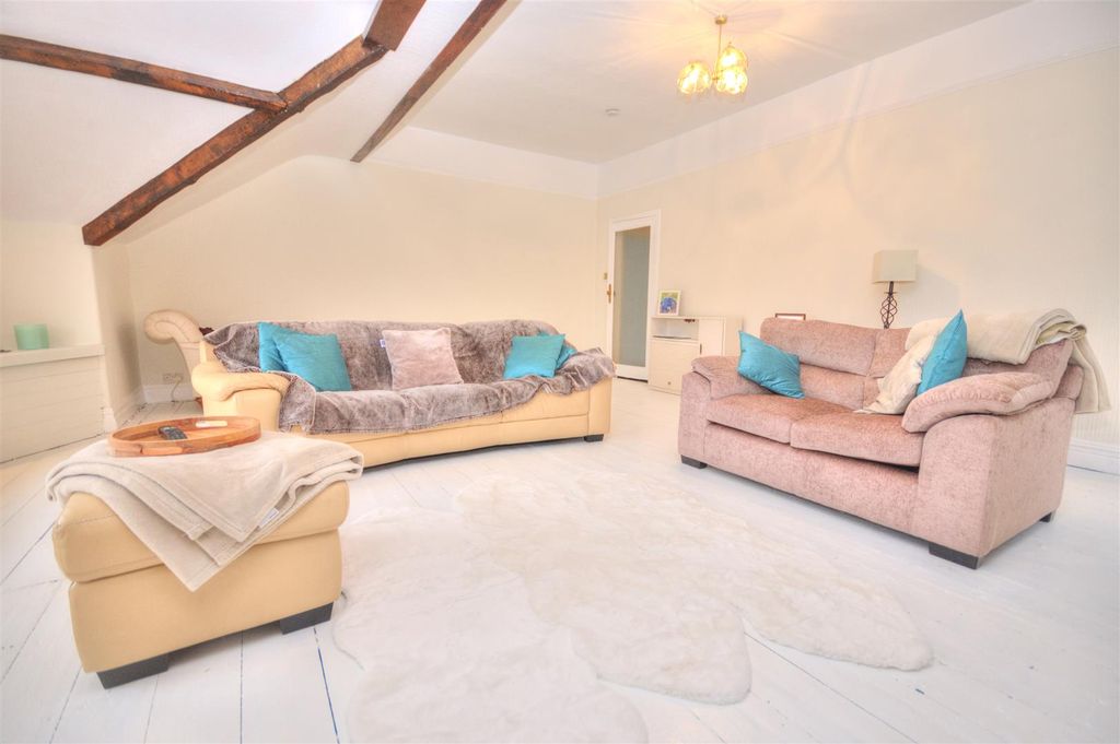 Property photo 3 of 17 Living Room