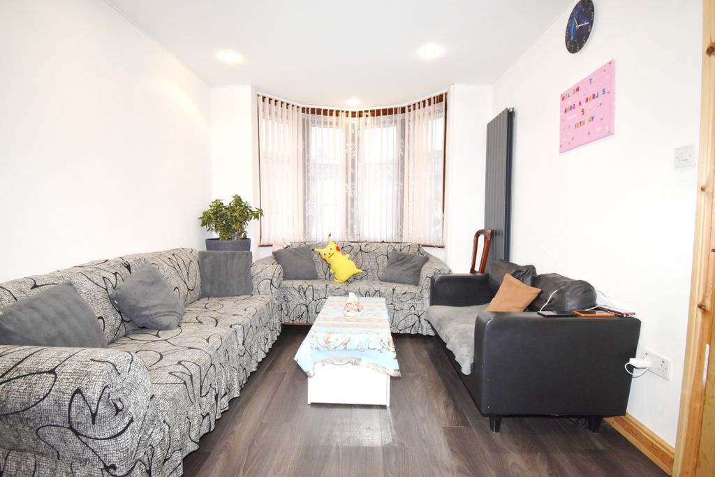 Property photo 2 of 9