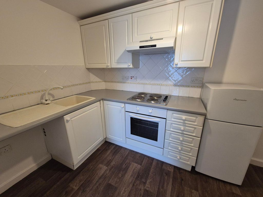 Property photo 2 of 6 Kitchen