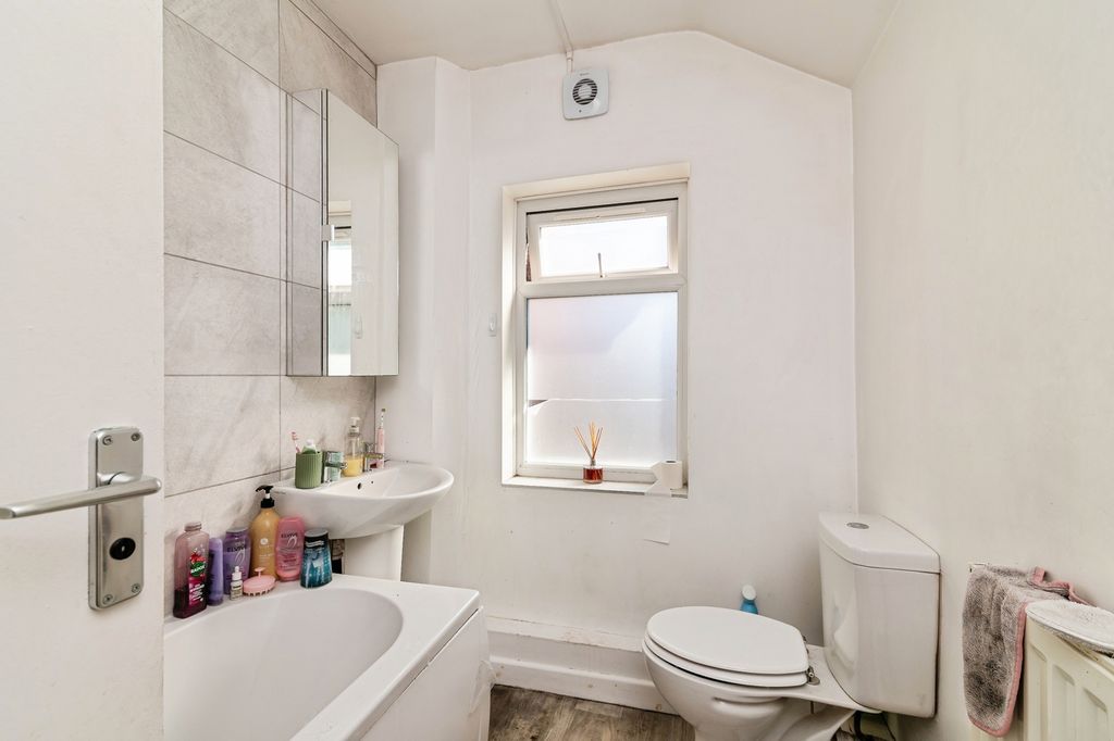 Property photo 3 of 17 Pbox-Img.Jpg