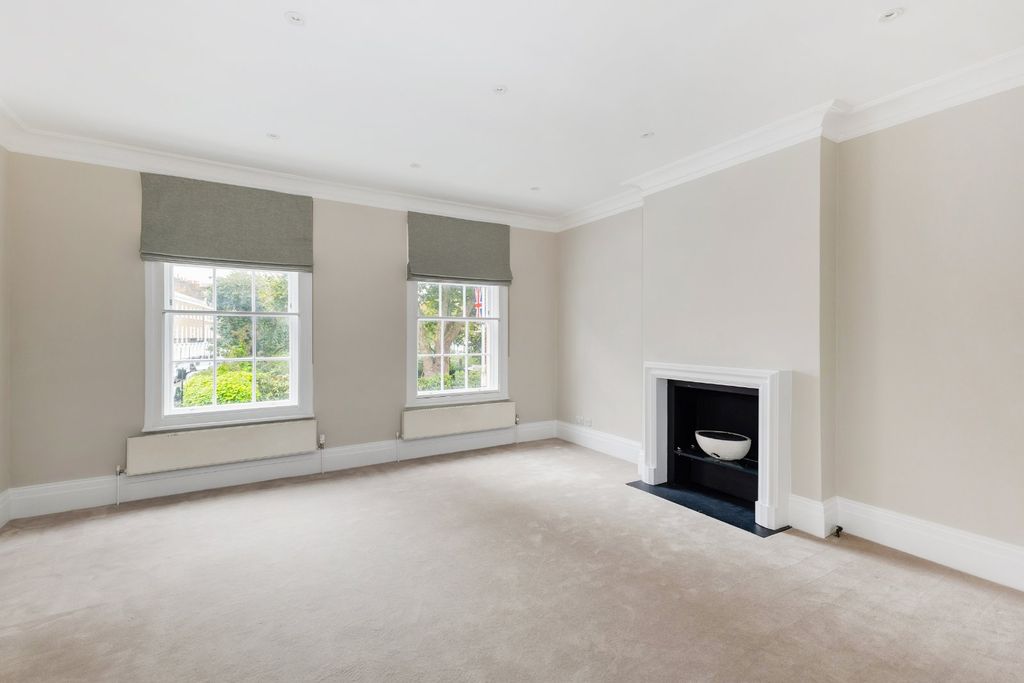 Property photo 1 of 8 Bedroom