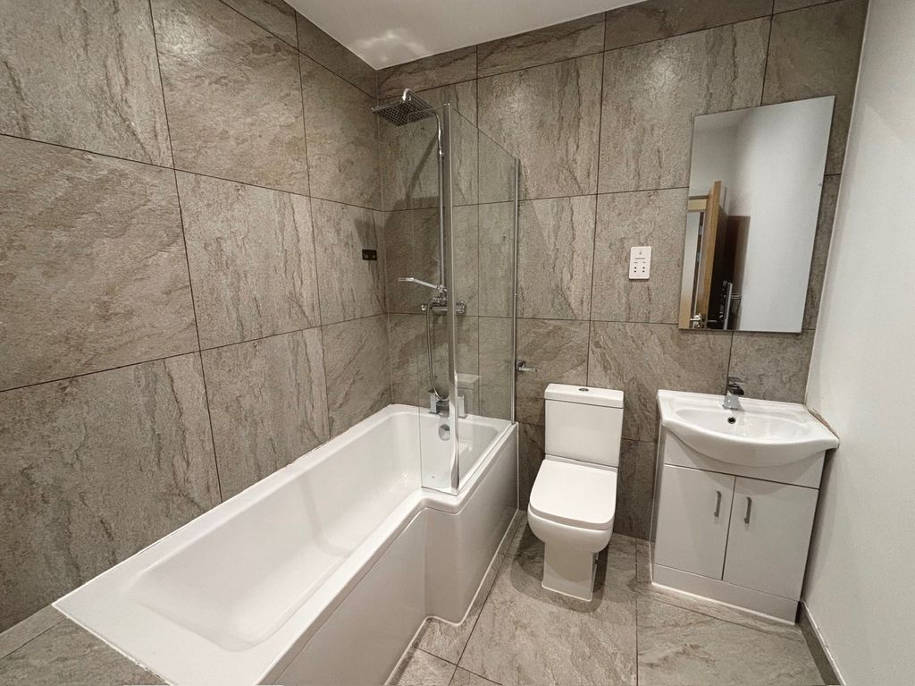 Property photo 1 of 5 Bathroom