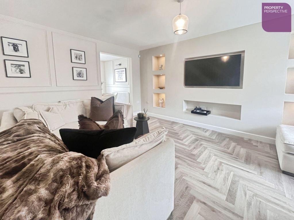Property photo 3 of 14 Lounge