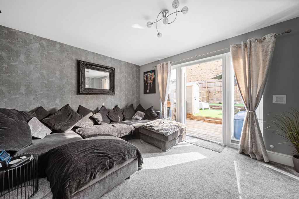 Property photo 3 of 16 4419904