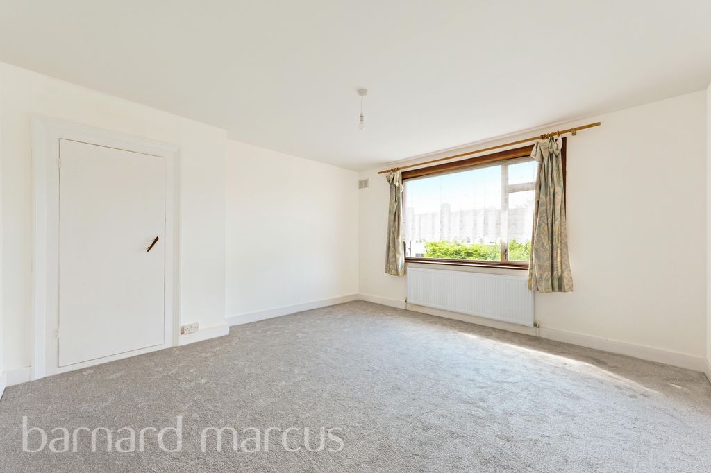 Property photo 1 of 12 Bedroom 1